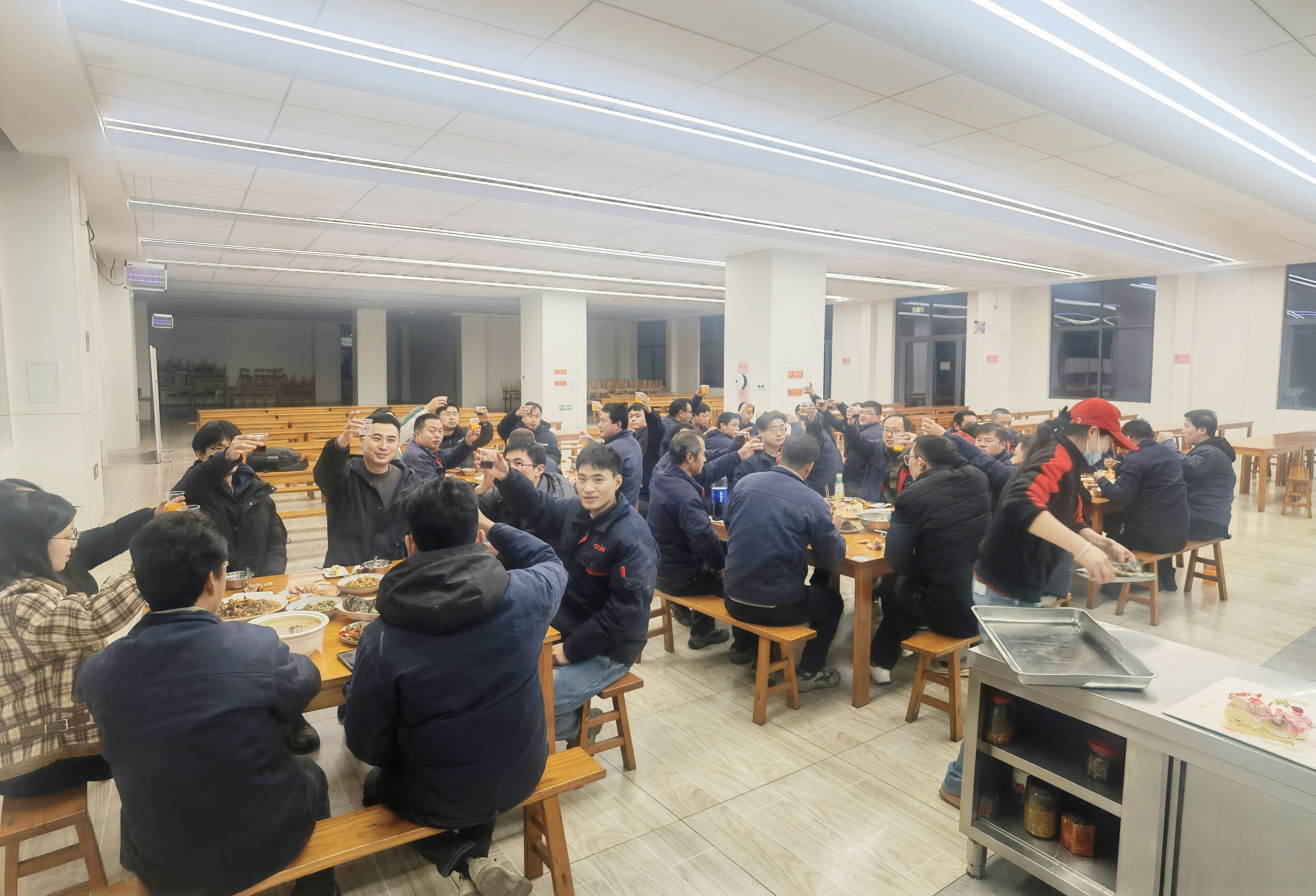 Kingstar에서 따뜻한 생일 축하 행사